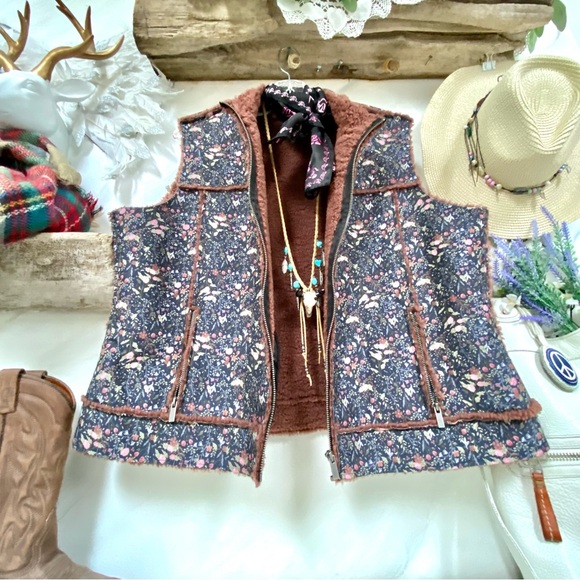 Farmhouse Teddy boho floral vest w prairie country peasant cabin vibe - Picture 6 of 12